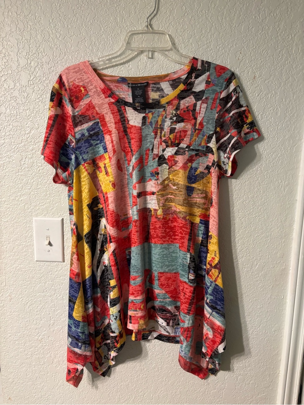 Chelsea & Theodore Multicolor Abstract Short-Sleeve Tunic